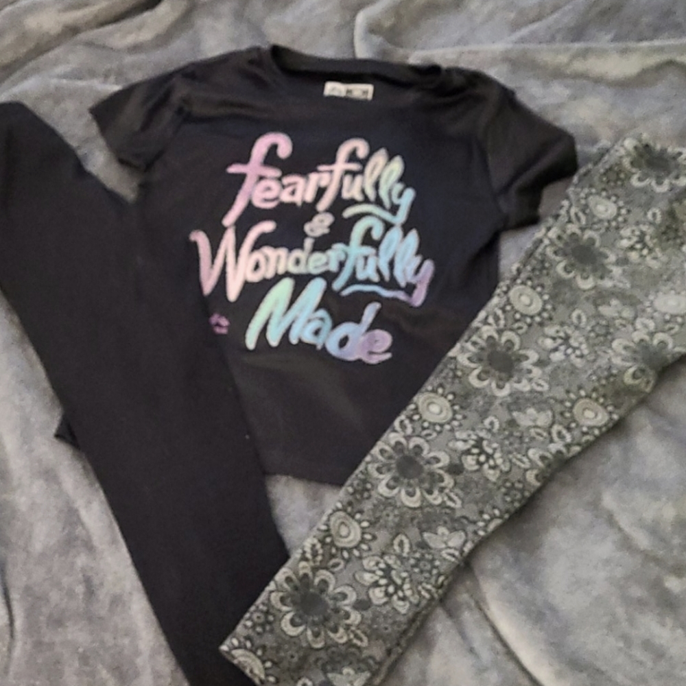 2 leggings and a dry fit shirt size 6